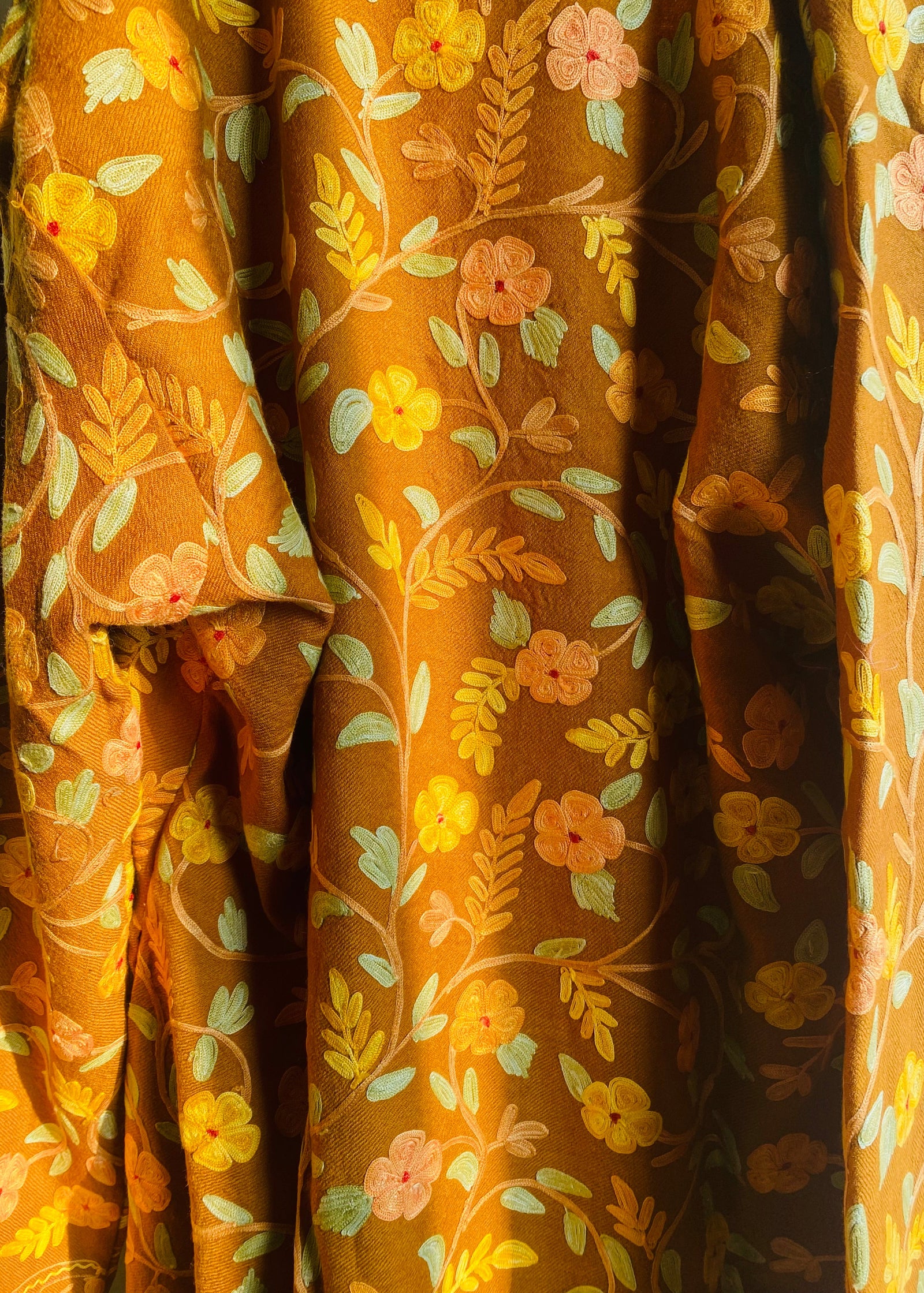 Zarin Gold Chinar Woolen Phiran — Hand-Embroidered in Kashmir