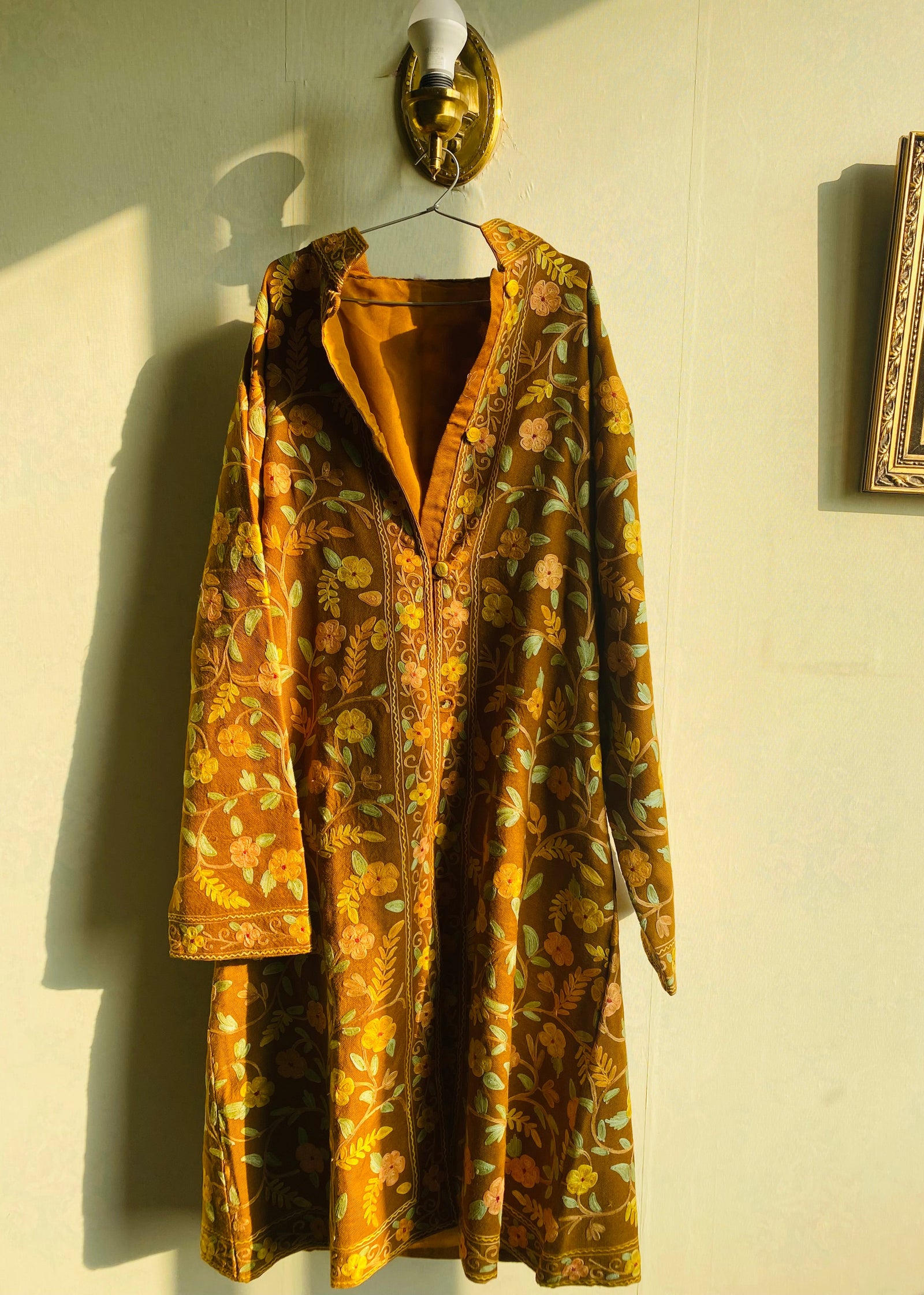 Zarin Gold Chinar Woolen Phiran — Hand-Embroidered in Kashmir
