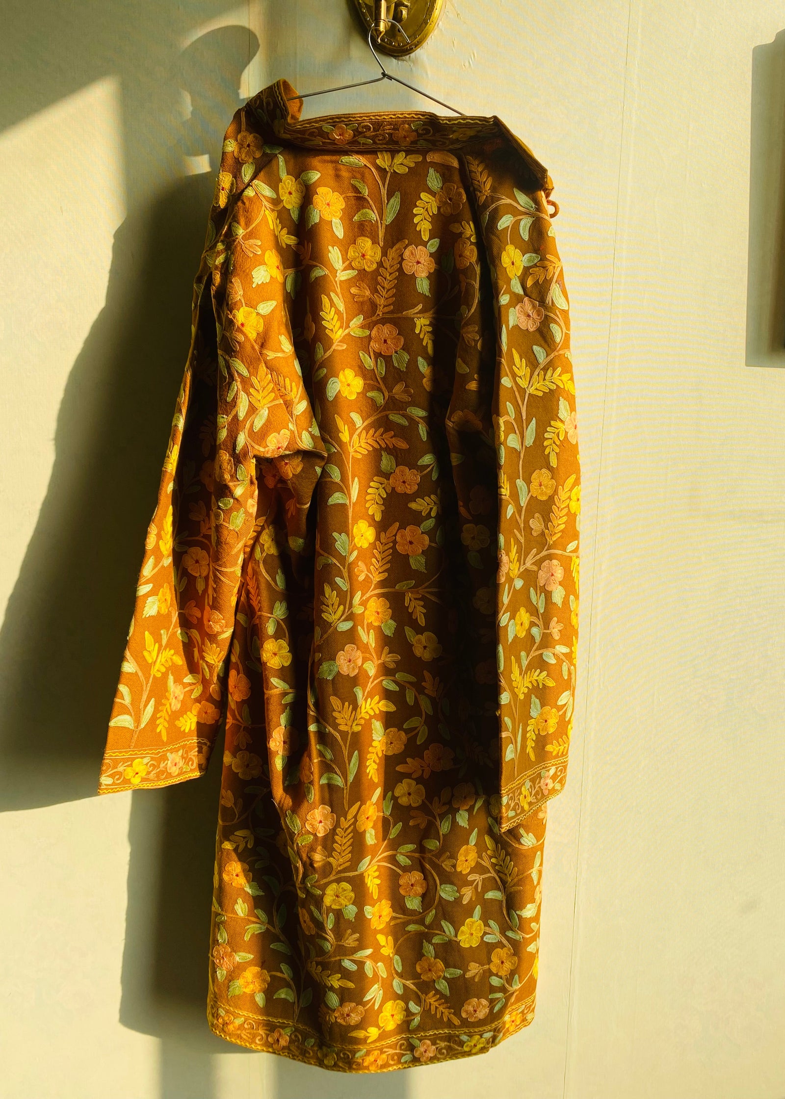 Zarin Gold Chinar Woolen Phiran — Hand-Embroidered in Kashmir